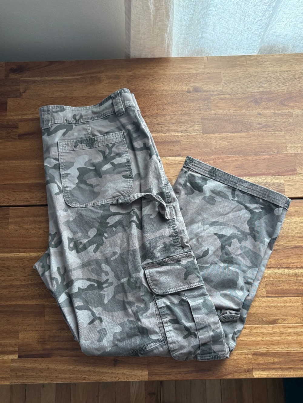 Women's 33/US 16R Abercrombie & Fitch Relaxed Cargo Pants in Grey Camo